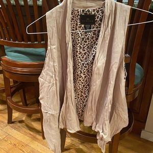 Timing Vest with Leopard Pattern